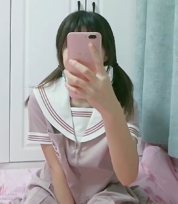 萌妹子欢欢，资源有限，画质一般，穿着学生范，两部作品一次看