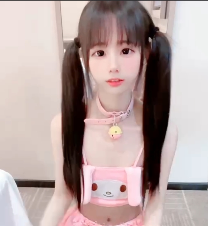 小雯宝宝：妹子狂喜视频合集，清纯妩媚颜值竿娆露脸放飞自我，互动推特大量管饱，推荐下载