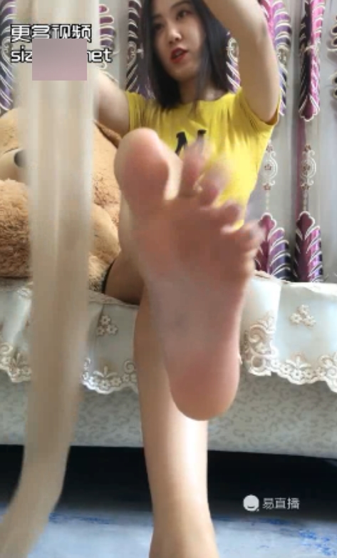 易直播精选诱惑：妲己付费房2V0.9g视频录制回忆录