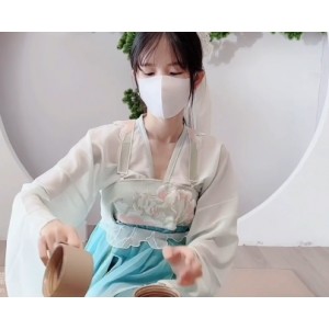 粉色情人，中秋特辑，妹子释放光“阴”，扣扣传媒FSOG046常青树前的惊喜