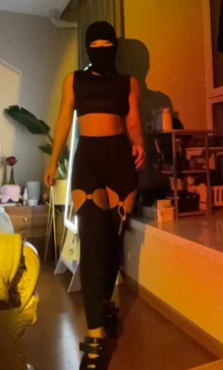 夏甜蜜桃臀健身福利：74个视频1.03GB，网红女王震撼力量