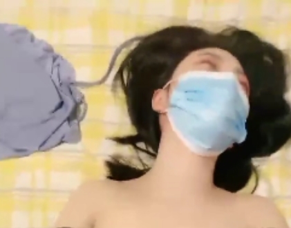 高颜值黑丝小姐姐大物件，擦深一点身材苗条某处粉嫩无屏障解压方式观看