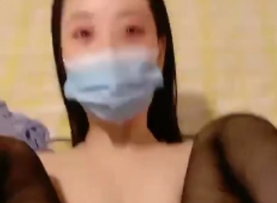 高颜值黑丝小姐姐大物件，擦深一点身材苗条某处粉嫩无屏障解压方式观看