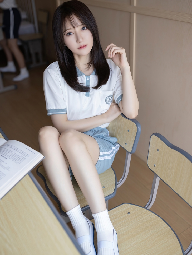 鱼子酱闺蜜杏子大胆私拍4v13.4g：清新脱俗的私密收藏