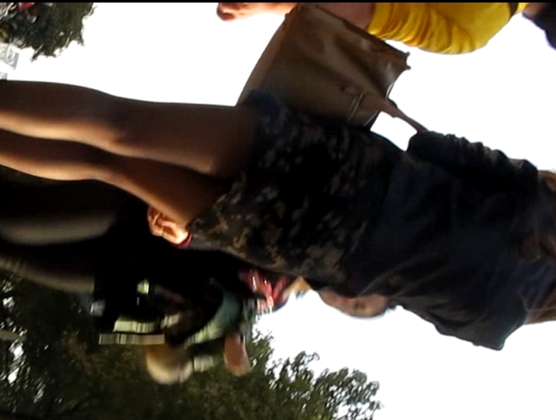 武汉大忽悠街拍丝袜合集：232部视频，22G资源，美腿盛宴！