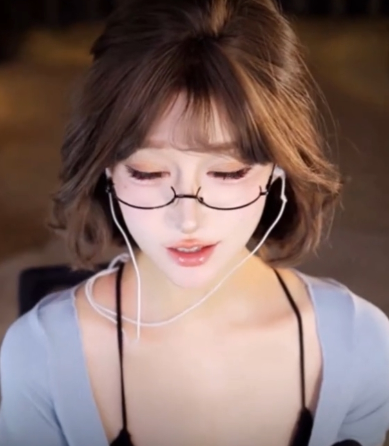 根据您提供的内容，为该商品取一个张爱玲粉丝祭大合集：80个视频，28G存储空间，百度盘分享