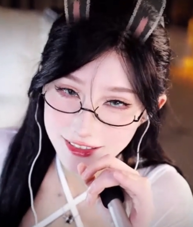 根据您提供的内容，为该商品取一个张爱玲粉丝祭大合集：80个视频，28G存储空间，百度盘分享