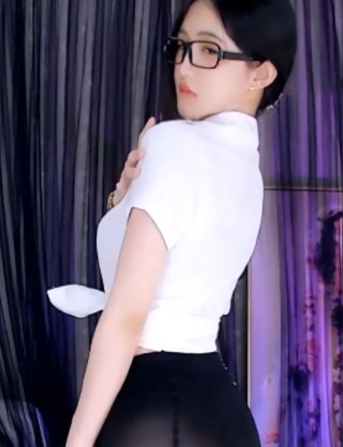 虎牙梦幻猫咪：尺度172g热舞录播，新增11分钟1v1压缩包