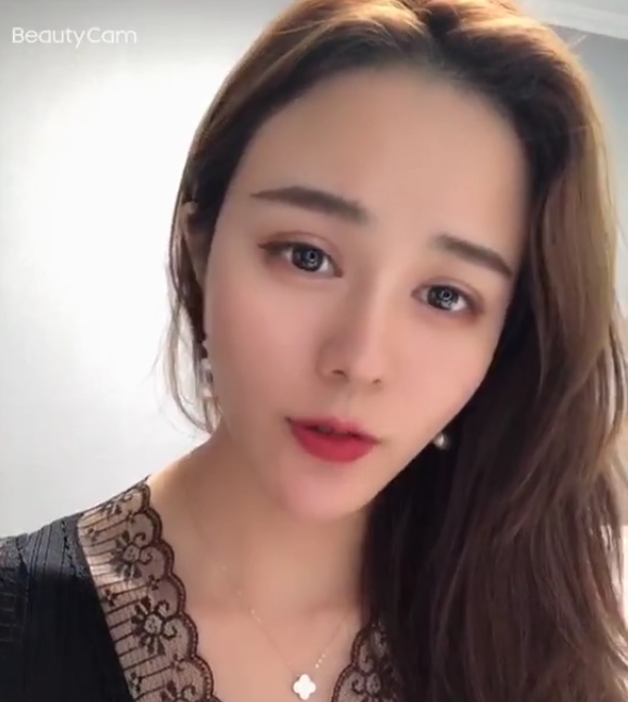 修长美丽的脚系列视频，易直播六一定制福利，丝袜高跟足完美展示，私信获取下载解压