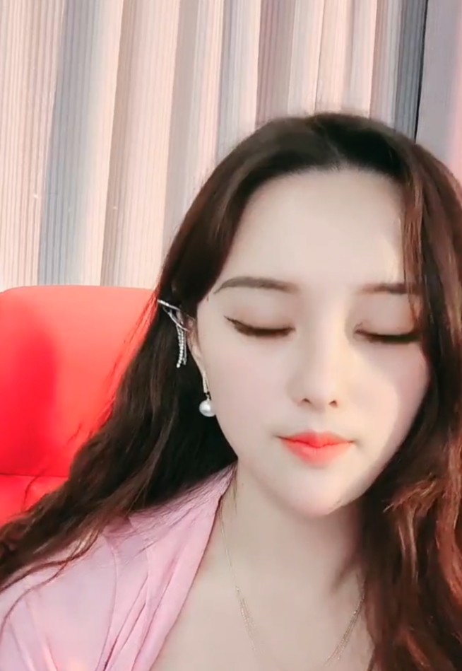 笑笑的34v25g合集：收藏27，百度115，让你笑出声的视频宝藏！