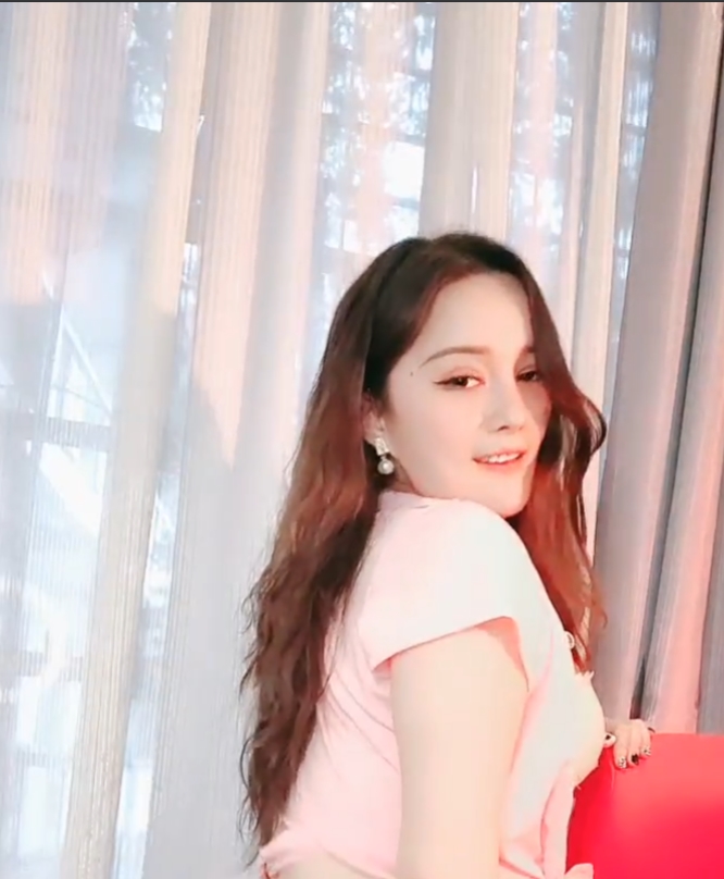 笑笑的34v25g合集：收藏27，百度115，让你笑出声的视频宝藏！