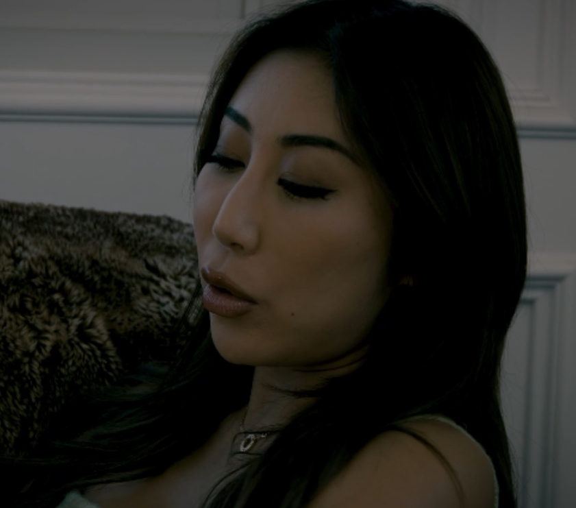 ，但她的作品却在百度、ED2K等平台上被广泛传播，受到了许多网友的喜爱和追捧。如果你也对国人混欧美的生活感兴趣，不妨收藏一下NicoleDoshi的视频，体验一番不一样的视听盛宴。