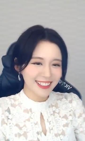 绅士福利！麻瓜豆豆、精东、久妖合集更新，3.7G视频资源，突袭女星旗袍雪千夏、女神凌薇，老厂家实力雄厚！