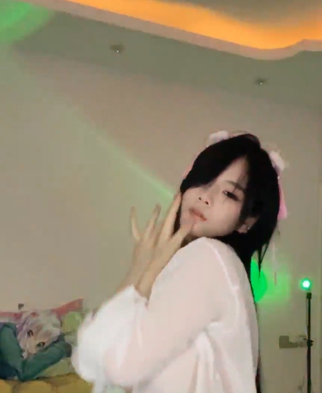 半糖+琪琪+定制热舞福利+52v5.1g