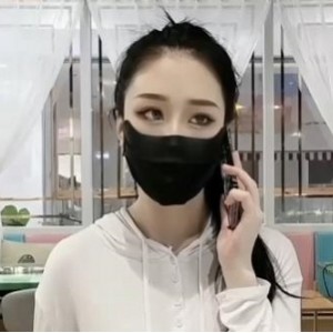 老板与小秘书之间的职场故事外，还涉及到了一些意想不到的情节。特别是在展现女主角蜜桃臀的镜头上，让人印象深刻。观众可以通过下载观看这部视频，感受其中的精彩内容。总