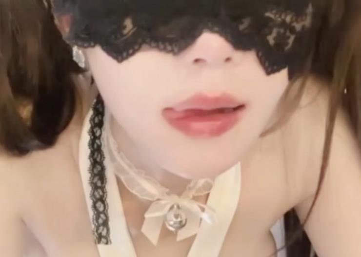 展示真实的容颜，那将会是怎样的惊喜呢？赶紧下载吧，和小伙伴一起品味这个美丽女神的完美身姿吧！