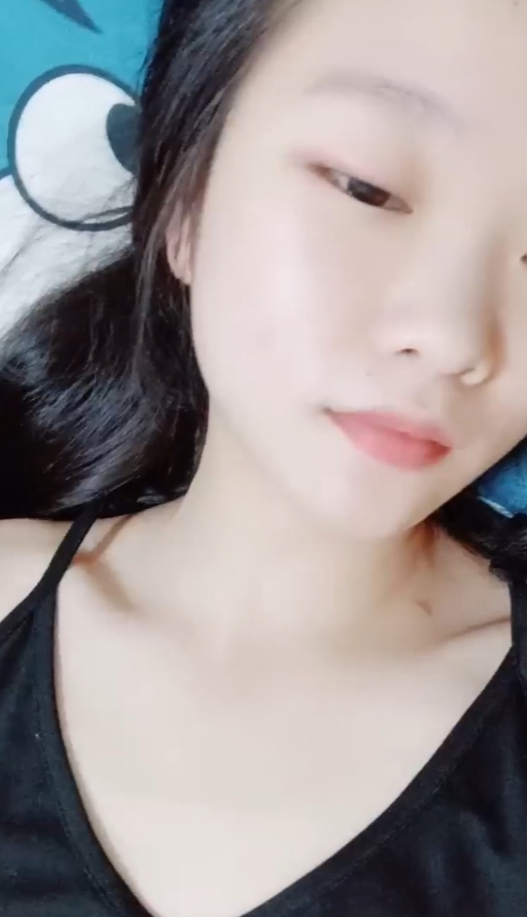 妲己柔逼特写视频，清晰画质，趴趴表演