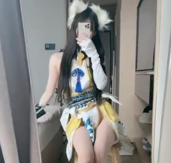 推特超嫩网红女神anbaby最新私拍合集58V801M，身材白嫩大长腿小蛮腰曲线完美