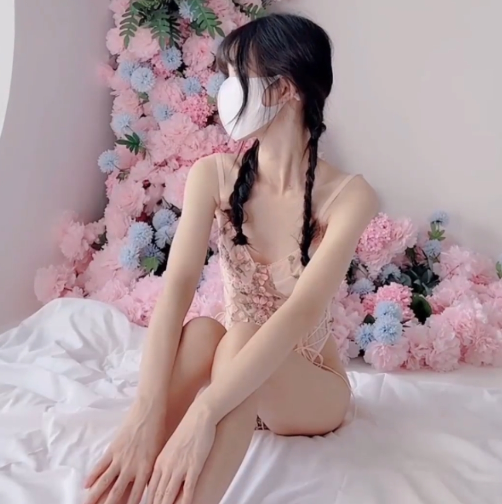 粉色情人四人游最新合集1V11.16G百度云，其他截图无法上传