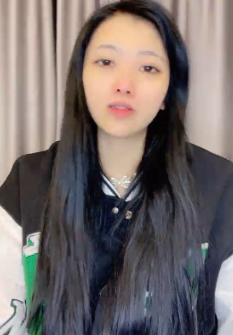 百度盘甜美半糖诺宝最新合集1V213M，家里亲戚露脸聊天