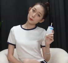 转载搬运百度云性感热裤baby最新合集1V2.32G，展示小脚丫魅力