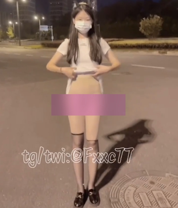 抖音风嫩妹7酱户外展示合集28V873m，热舞放飞自我