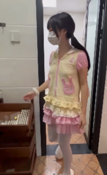 百度盘补光甜美QQ糖最新自拍合集10V13.7G，阴影补光小妹子