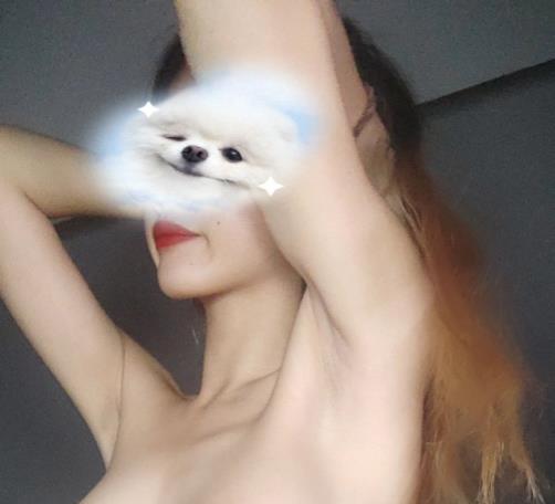 推特福利姬奇怪的女人合集125V1.9G，大学宿舍不露脸粉嫩身材