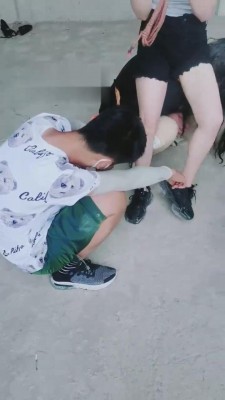 类型+平台+形容+名字+视频数量+大小+提示细节四视角工地群殴奶酪S最新合集4V63M，跟踪狂现场