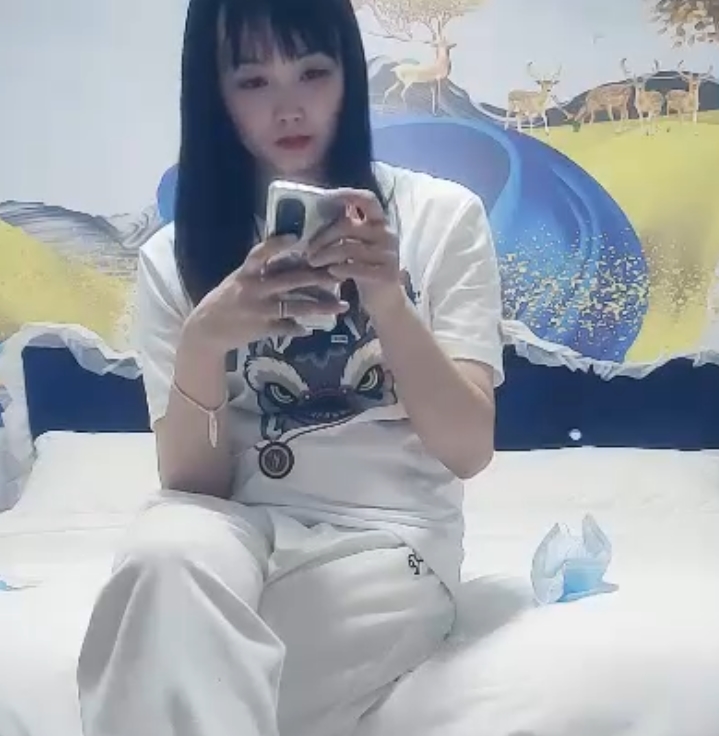 七天探花网小天探花合集229部192G，补存档含某处水声清纯浴雾镜面