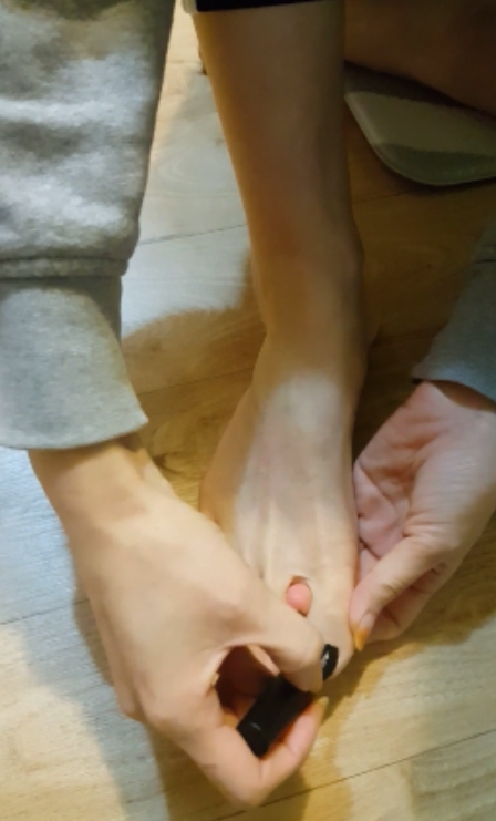 蕾拉推特足系列福利25.8G89部痴态毕露合集