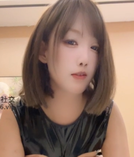 劲爆aiu玩物直播酒店偷吃前男友1v600m