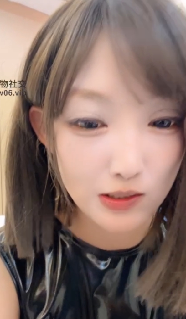 劲爆aiu玩物直播酒店偷吃前男友1v600m