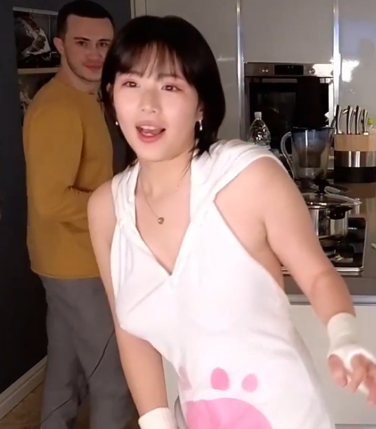 推特有尺度Obokozu合集25V505G香蕉妹