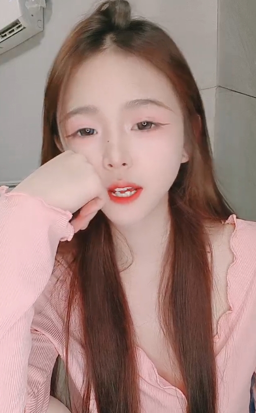 太诱人露露推特私密视频5部3.8g