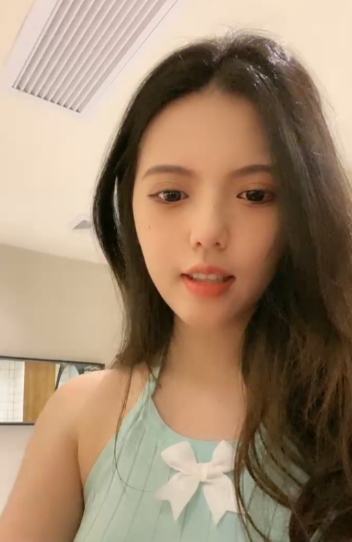 主播小辰吾妮美腿私藏5V微信福利6.9G