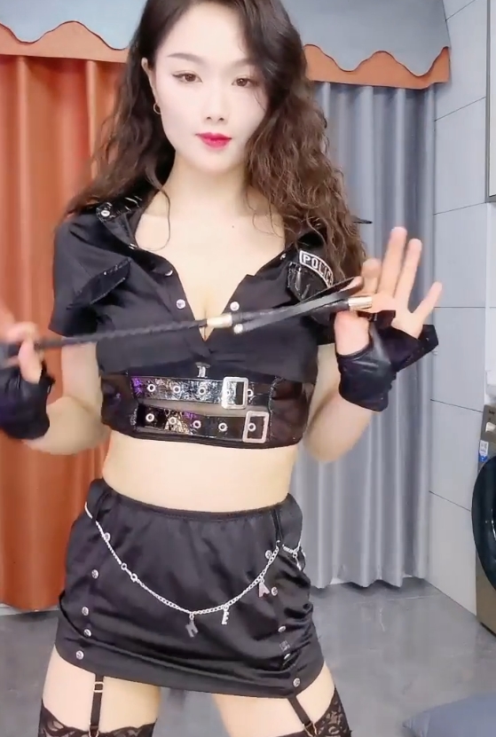 小糖糖一字马舞蹈271部340G柔韧性惊人