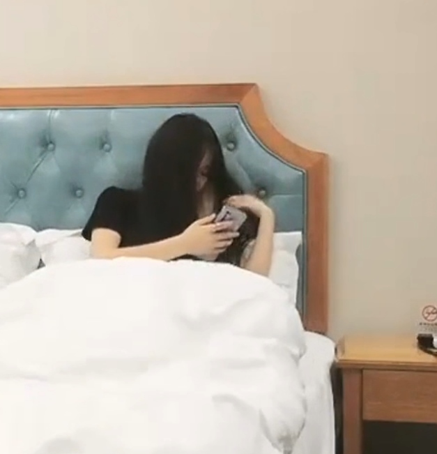 清纯美眉私密视频1V自打包1.34G太诱人