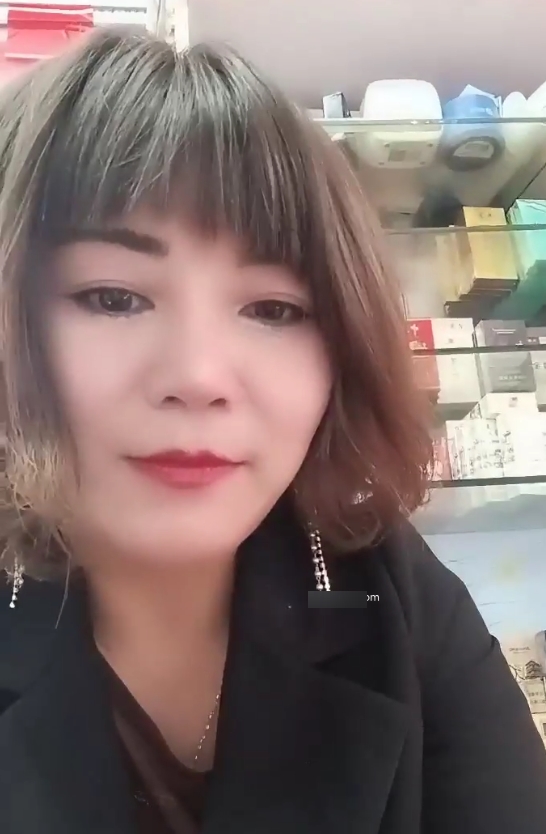 超市老板娘私密圈骚气私拍19V11.3G太诱人