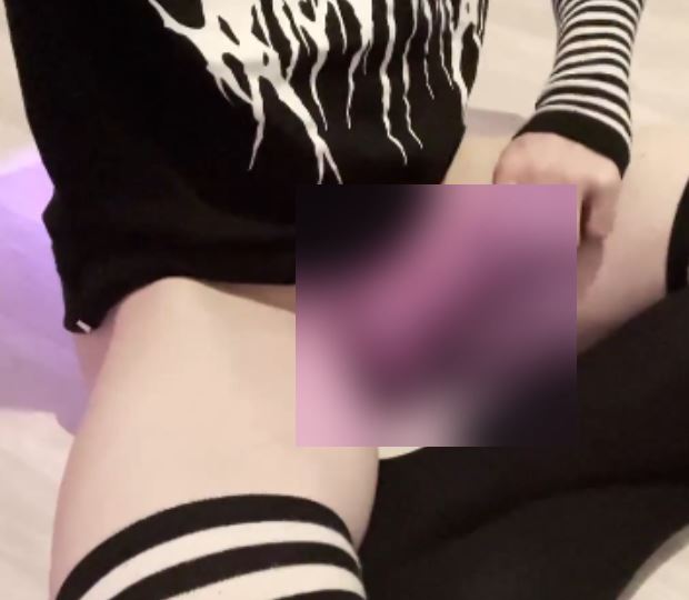 1.8GP站伪娘别样风情视频1V韵味撩人